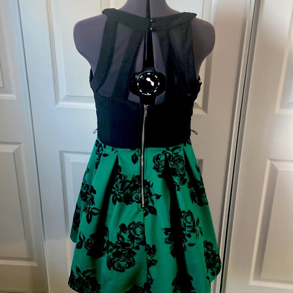 MIDNIGHT DOLL PINUP PARTY DRESS - Picture 3 of 4